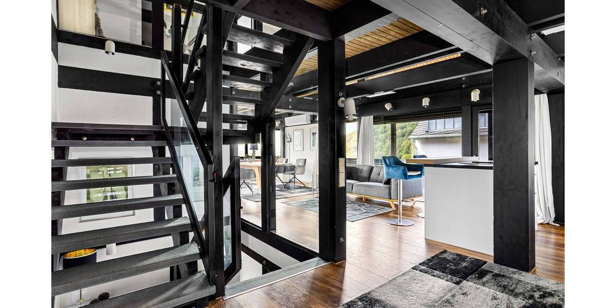 Einfamilienhaus Gelnhausen Haitz - 8 Zimmer, 354 m&sup2;, 950.000&euro; | Angebot:25685325