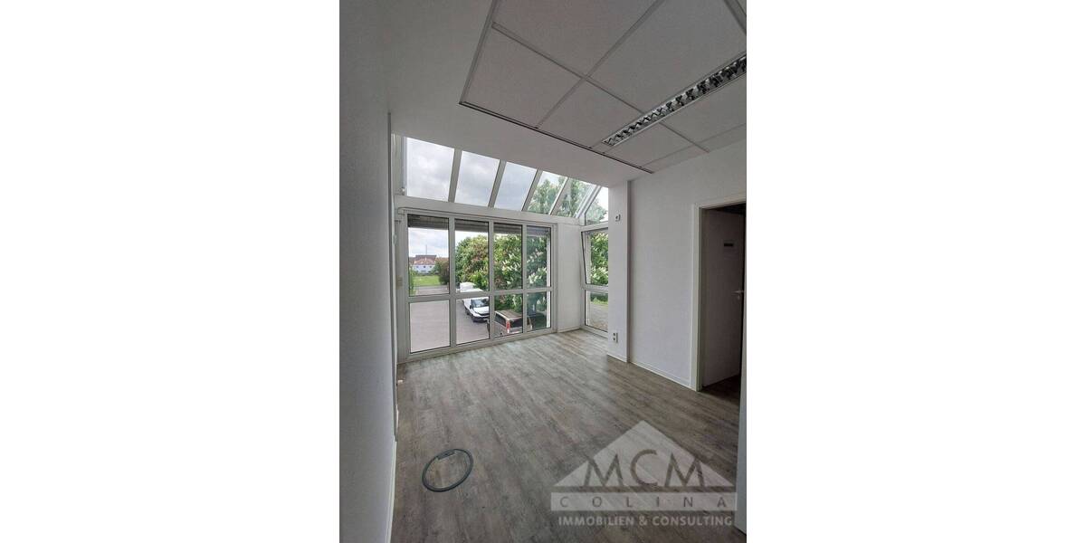 Gewerbeobjekt Frankfurt am Main / Niederursel Niederursel - 8 Zimmer, 236 m&sup2;, 2.500&euro; | Angebot:25749127