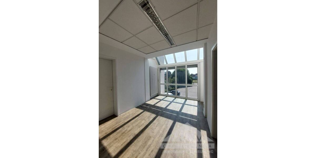 Gewerbeobjekt Frankfurt am Main / Niederursel Niederursel - 8 Zimmer, 236 m&sup2;, 2.500&euro; | Angebot:25749127