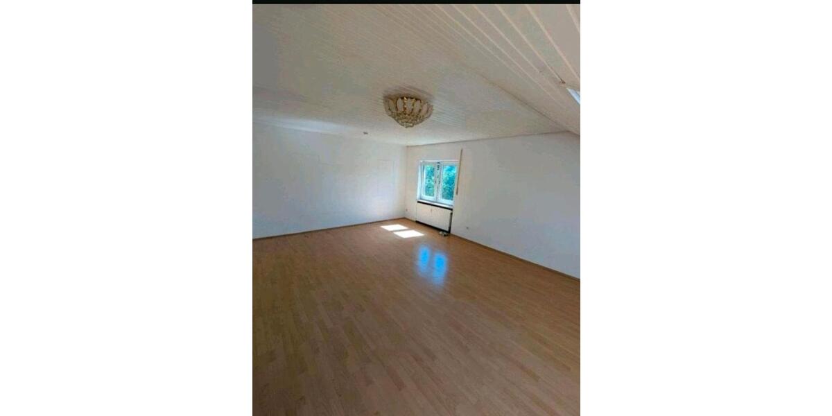 Dachgeschoßwohnung Rosbach vor der Höhe - 3 Zimmer, 90 m&sup2;, 1.000&euro; | Angebot:25656941