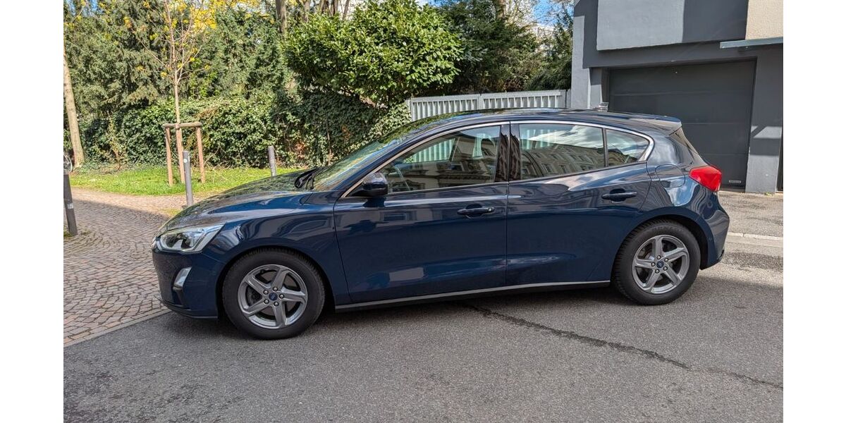 Ford Focus 92.919 km 16.499 &euro; Frankfurt am Main 60318