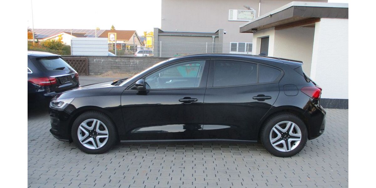 Ford Focus 103.331 km 13.499 &euro; Babenhausen 64832