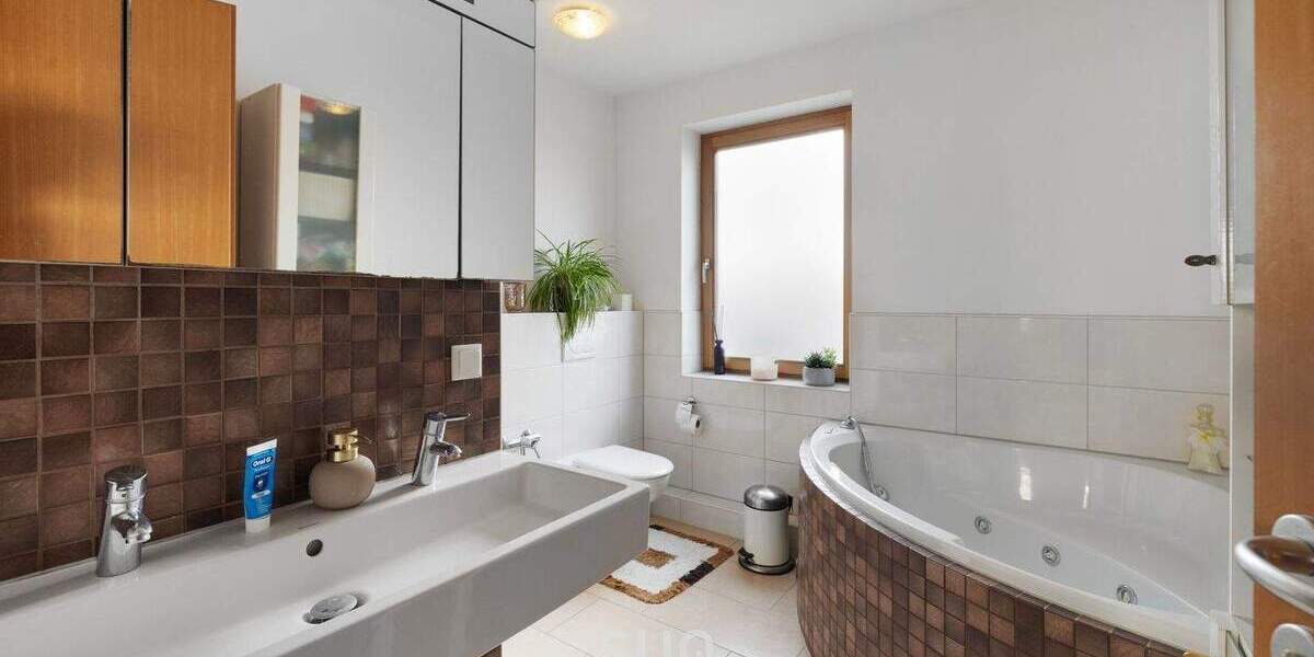 Reihenmittelhaus Frankfurt am Main Kalbach-Riedberg - 6 Zimmer, 160 m&sup2;, 1.150.000&euro; | Angebot:25691061