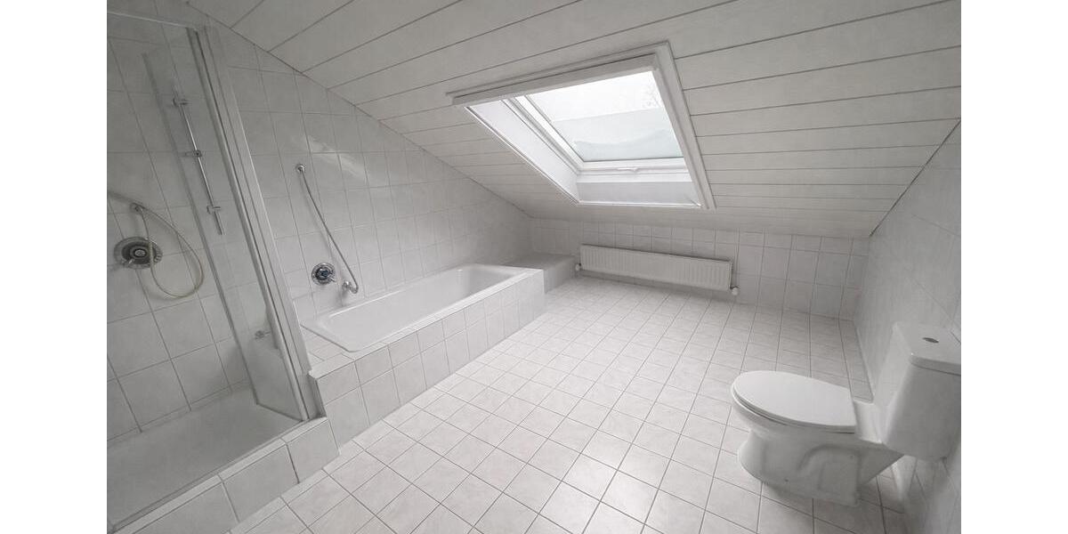 Dachgeschoßwohnung Neuberg - 4 Zimmer, 150 m&sup2;, 1.100&euro; | Angebot:25226003