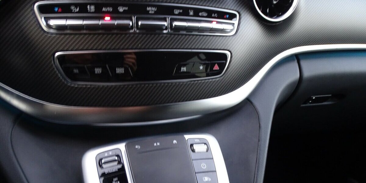 Mercedes-Benz V 300 d 4M lang AVANTGARDE EDITION AMG Line, Stand 61.360 km 56.990 &euro; Rodgau 63110