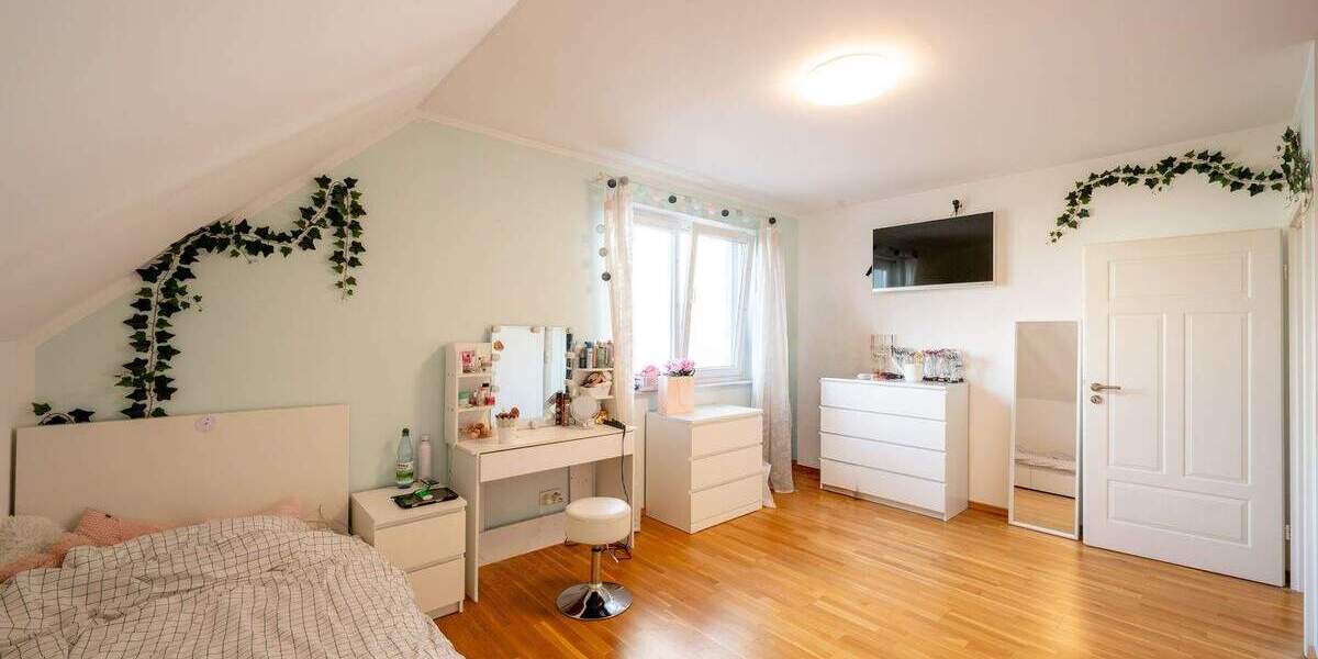 Einfamilienhaus Frankfurt am Main Harheim - 9 Zimmer, 259 m&sup2;, 1.250.000&euro; | Angebot:25772138