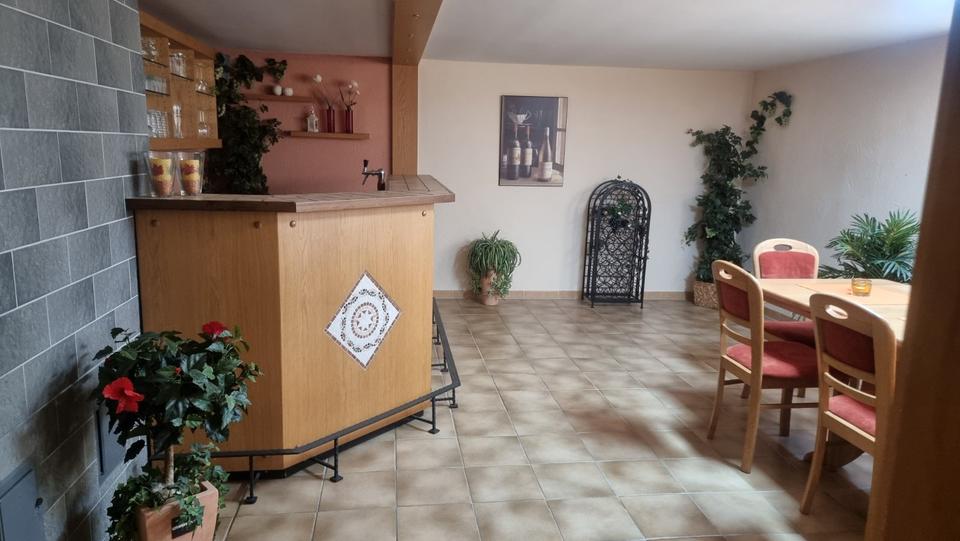 Erdgeschoßwohnung Wöllstadt - 3 Zimmer, 115 m&sup2;, 1.500&euro; | Angebot:25586502