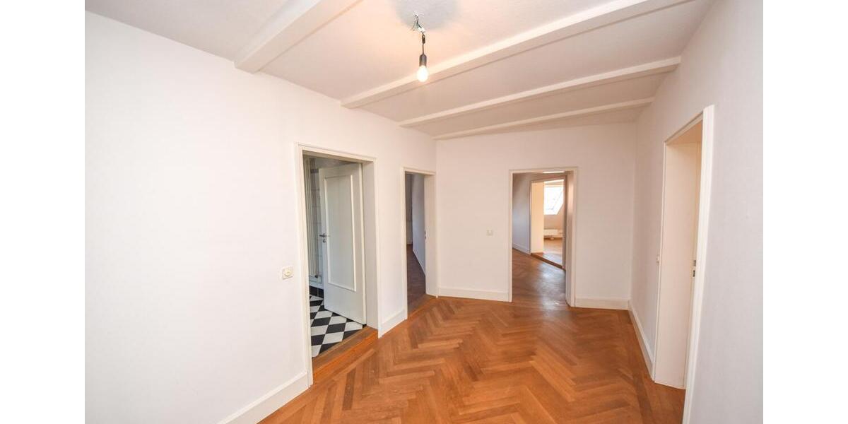 Dachgeschoßwohnung Aschaffenburg Österreicher Kolonie - 3.5 Zimmer, 105 m&sup2;, 1.080&euro; | Angebot:26536100