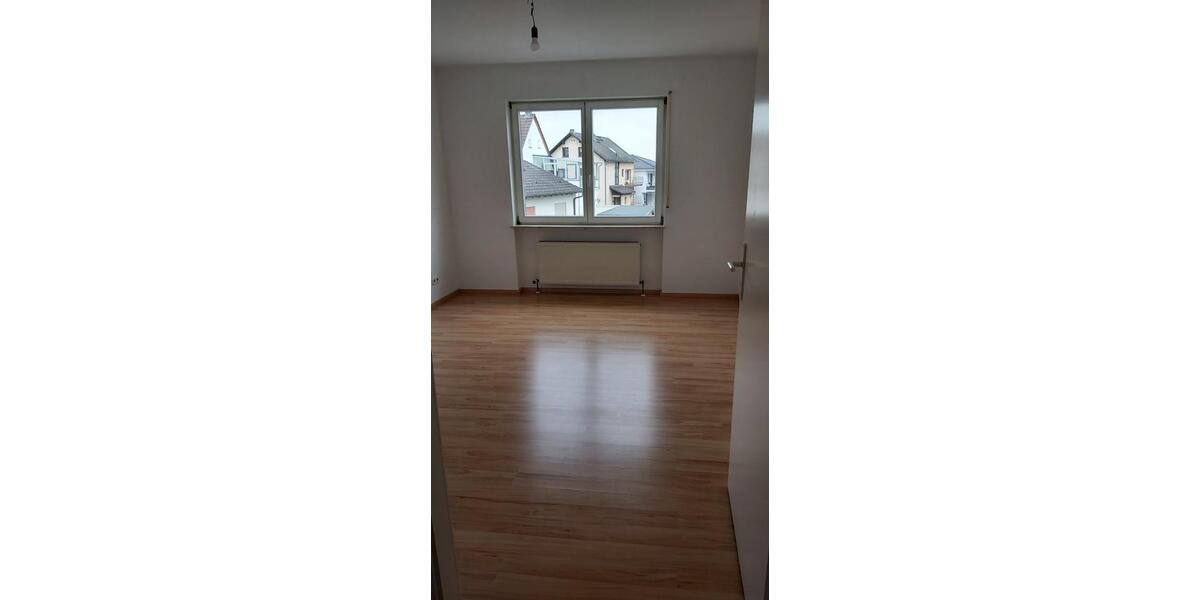 Etagenwohnung Bruchköbel - 3 Zimmer, 92 m&sup2;, 1.030&euro; | Angebot:25830877