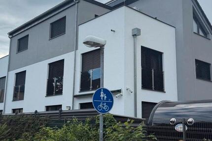 Haus Obertshausen - 6 Zimmer, 152 m&sup2;, 2.800&euro; | Angebot:27620727