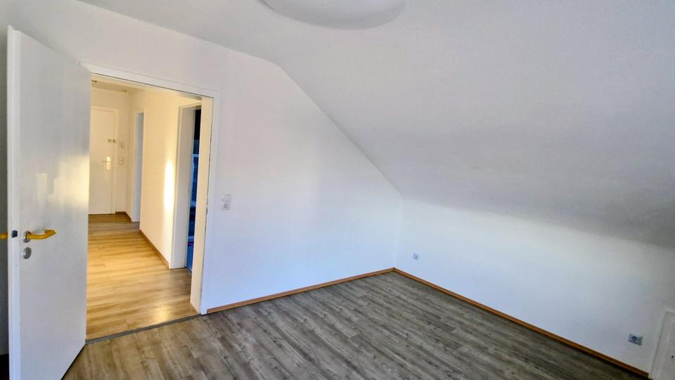 Dachgeschoßwohnung Münster (Hessen) - 3 Zimmer, 54 m&sup2;, 680&euro; | Angebot:25277884