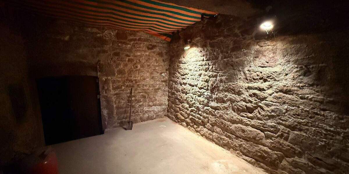 Einfamilienhaus Gelnhausen - 6 Zimmer, 125 m&sup2;, 115.000&euro; | Angebot:25685342