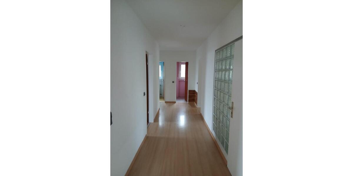 Etagenwohnung Friedrichsdorf - 3 Zimmer, 105 m&sup2;, 1.300&euro; | Angebot:25170172