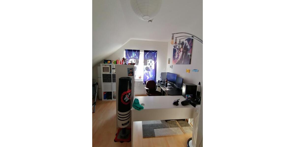 Dachgeschoßwohnung Büdingen - 3 Zimmer, 67 m&sup2;, 650&euro; | Angebot:25944224