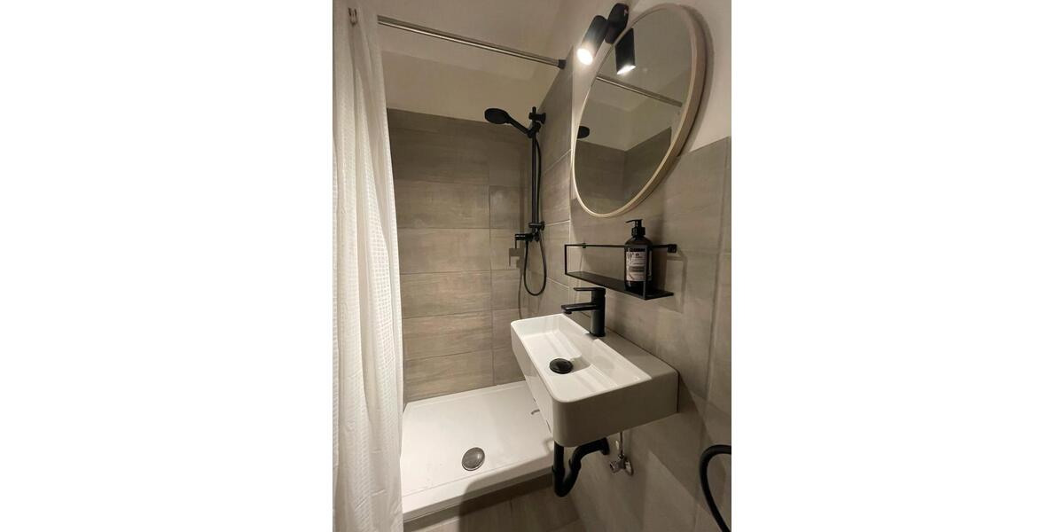 Dachgeschoßwohnung Frankfurt am Main Ostend - 1 Zimmer, 24 m&sup2;, 980&euro; | Angebot:26004084