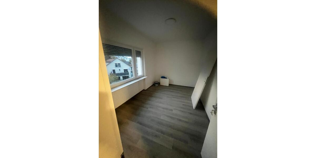 Etagenwohnung Friedberg (Hessen) - 11 Zimmer, 200 m&sup2;, 600&euro; | Angebot:27621287