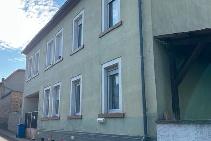 Haus Florstadt - 8 Zimmer, 280 m&sup2;, 2.000&euro; | Angebot:27595181