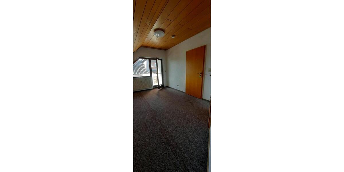Dachgeschoßwohnung Schaafheim - 4 Zimmer, 89 m&sup2;, 975&euro; | Angebot:26425609