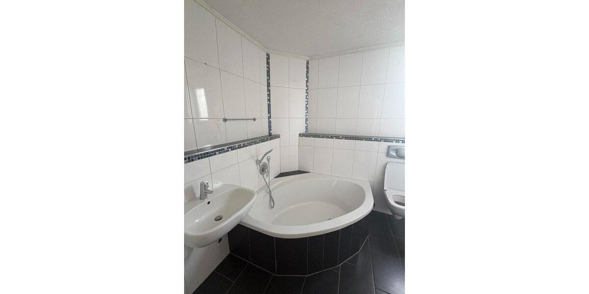 Etagenwohnung Langen (Hessen) - 2 Zimmer, 100 m&sup2;, 1.600&euro; | Angebot:27630848