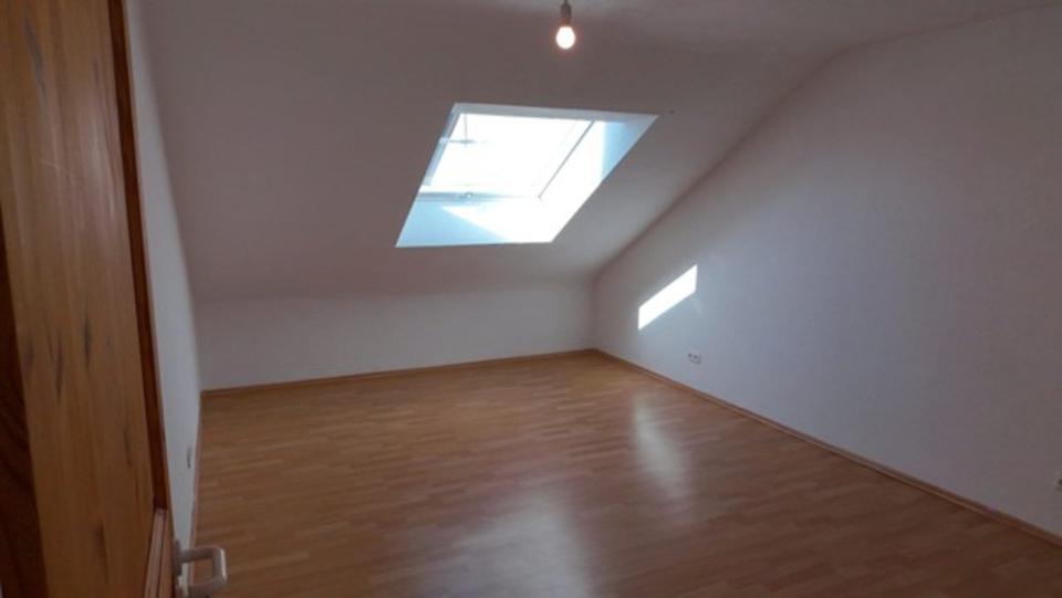 Dachgeschoßwohnung Maintal - 3 Zimmer, 62 m&sup2;, 198.000&euro; | Angebot:25411483