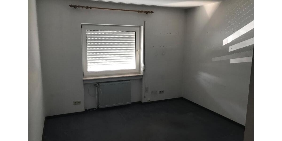 Erdgeschoßwohnung Gelnhausen - 3 Zimmer, 110 m&sup2;, 1.250&euro; | Angebot:27630612