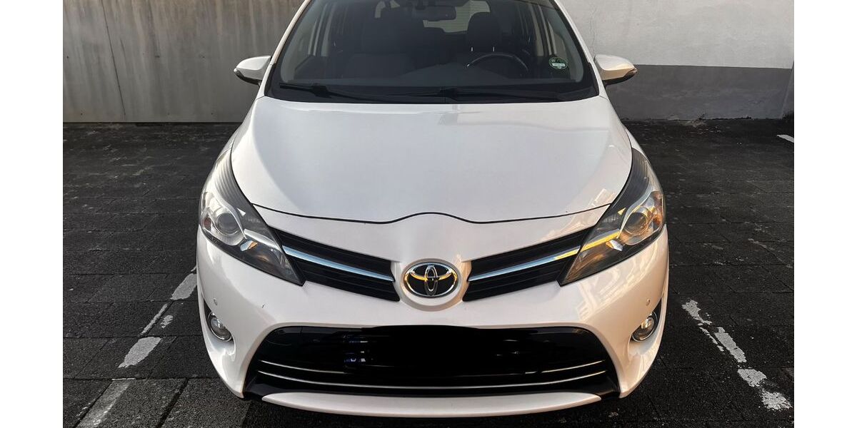 Toyota Verso 126.700 km 12.500 &euro; Dreieich 63303