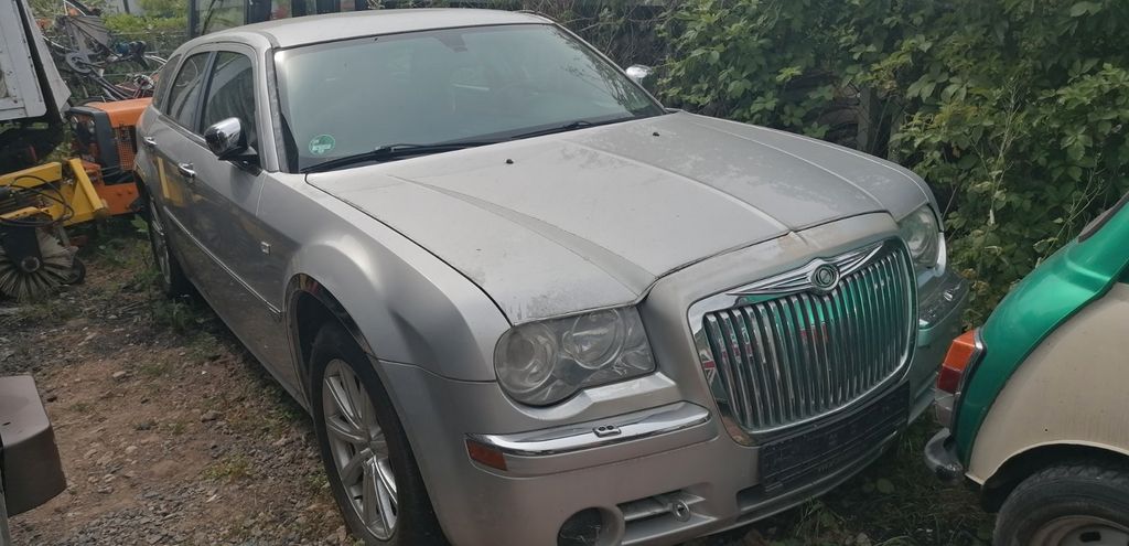Chrysler 300C 188.000 km 4.249 &euro; Büdingen 63654