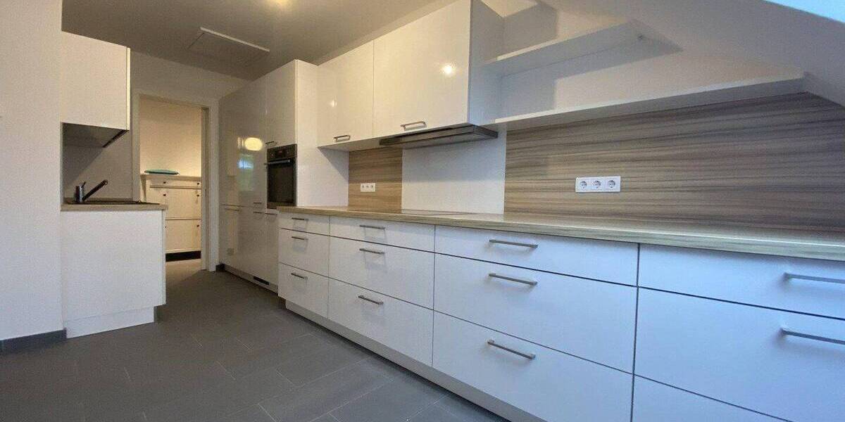 Etagenwohnung Frankfurt am Main Niederrad - 4 Zimmer, 133 m&sup2;, 2.000&euro; | Angebot:26819957