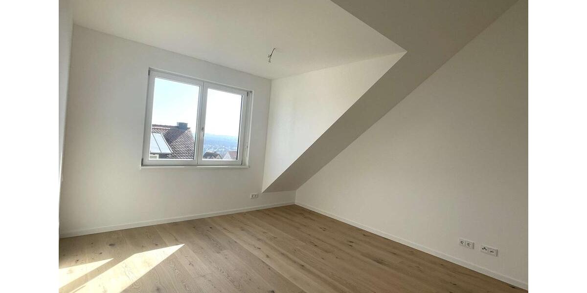 Dachgeschoßwohnung Frankfurt am Main Bergen-Enkheim - 3 Zimmer, 123 m&sup2;, 2.490&euro; | Angebot:25870894