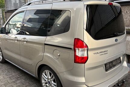 Ford Tourneo Courier 142.000 km 8.000 &euro; Frankfurt am Main 60389