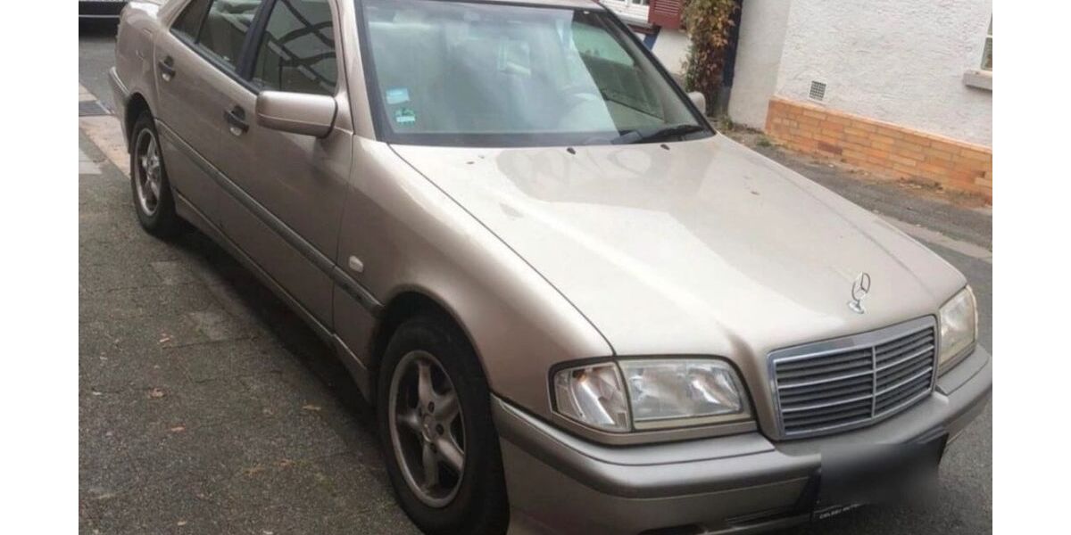 Mercedes-Benz C 240 102.735 km 4.000 &euro; Maintal 63477
