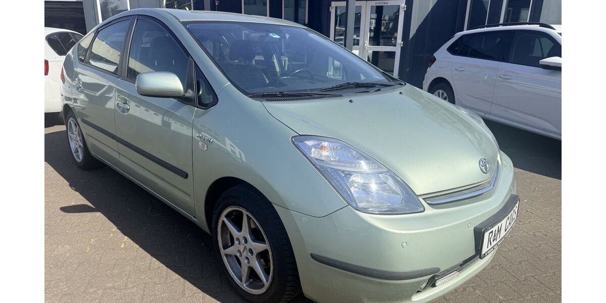 Toyota Prius 124.865 km 5.290 &euro; Frankfurt 60386