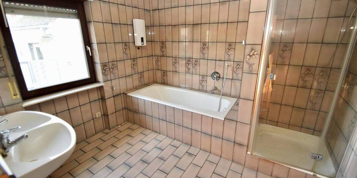 Einfamilienhaus Babenhausen - 6 Zimmer, 220 m&sup2;, 349.000&euro; | Angebot:26082001