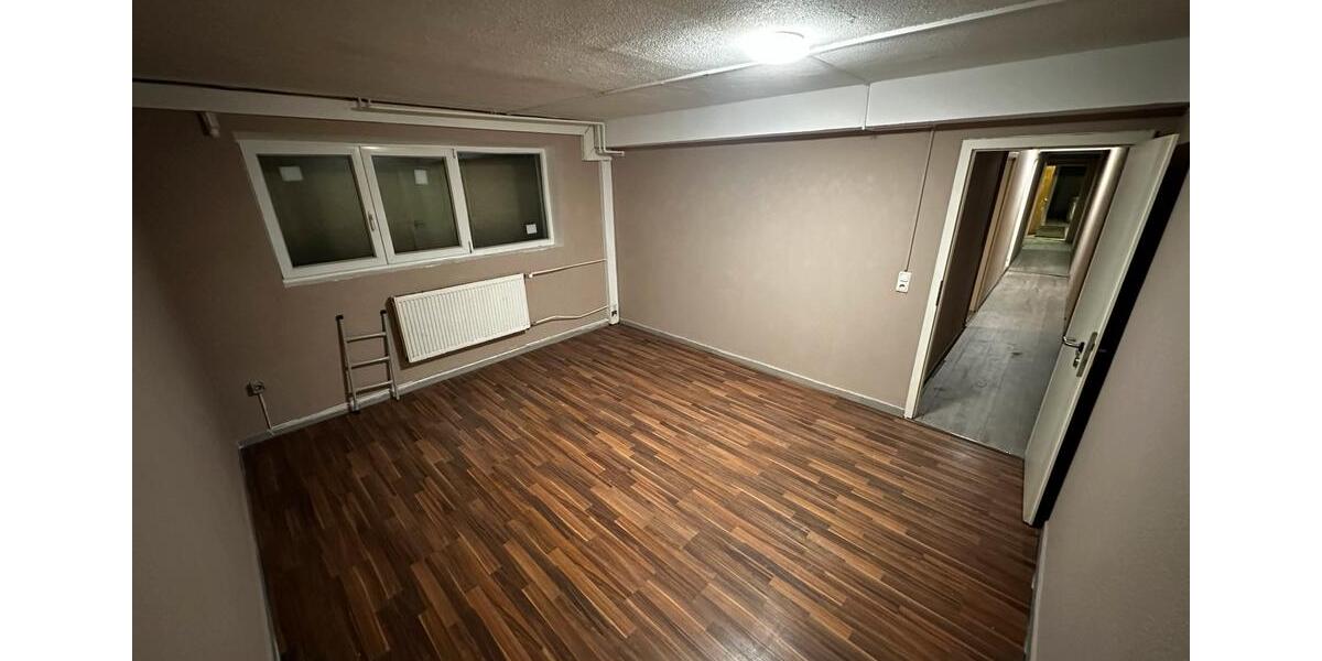 Etagenwohnung Frankfurt am Main Niederrad - 5 Zimmer, 135 m&sup2;, 2.200&euro; | Angebot:25947894