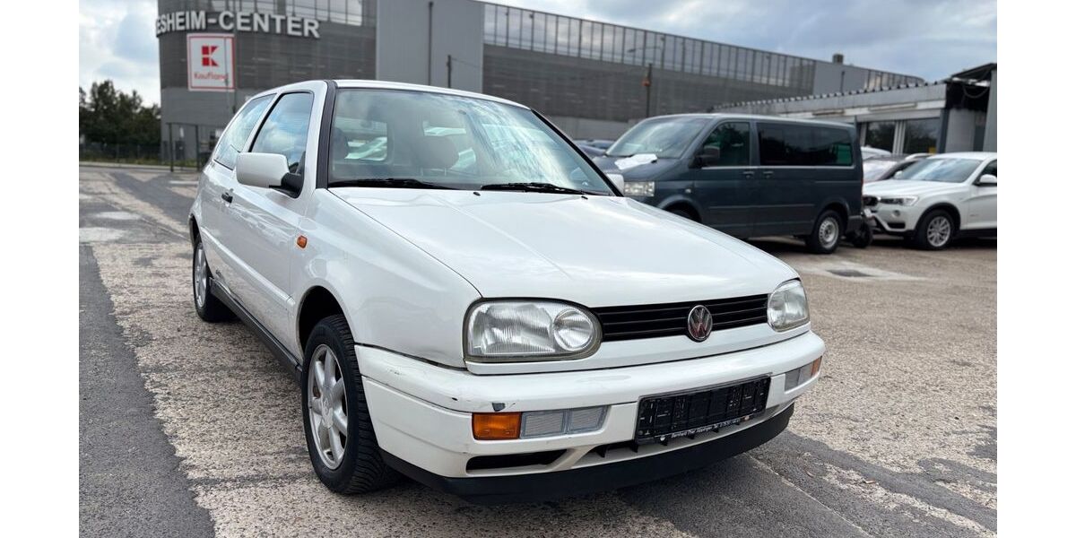 VW Golf 82.457 km 2.990 &euro; Frankfurt am Main 65933
