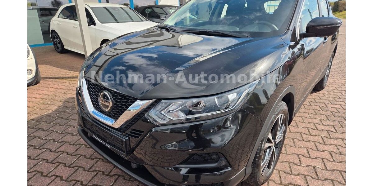 Nissan Qashqai 59.800 km 14.490 &euro; Karlstein 63791