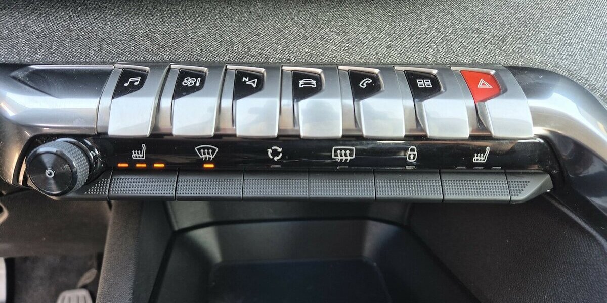 Peugeot 3008 1,2l Allure Navi, Rückfahrkamera, Parktronic 62.852 km 14.990 &euro; Rodgau 63110