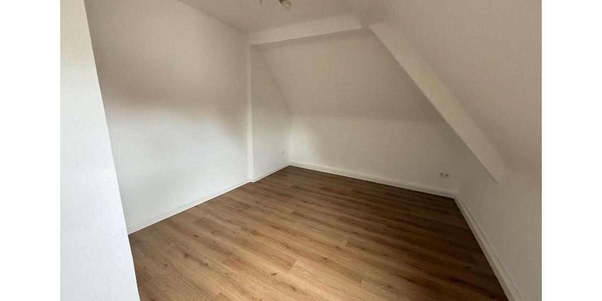 Dachgeschoßwohnung Gelnhausen - 3 Zimmer, 62 m&sup2;, 720&euro; | Angebot:24395400