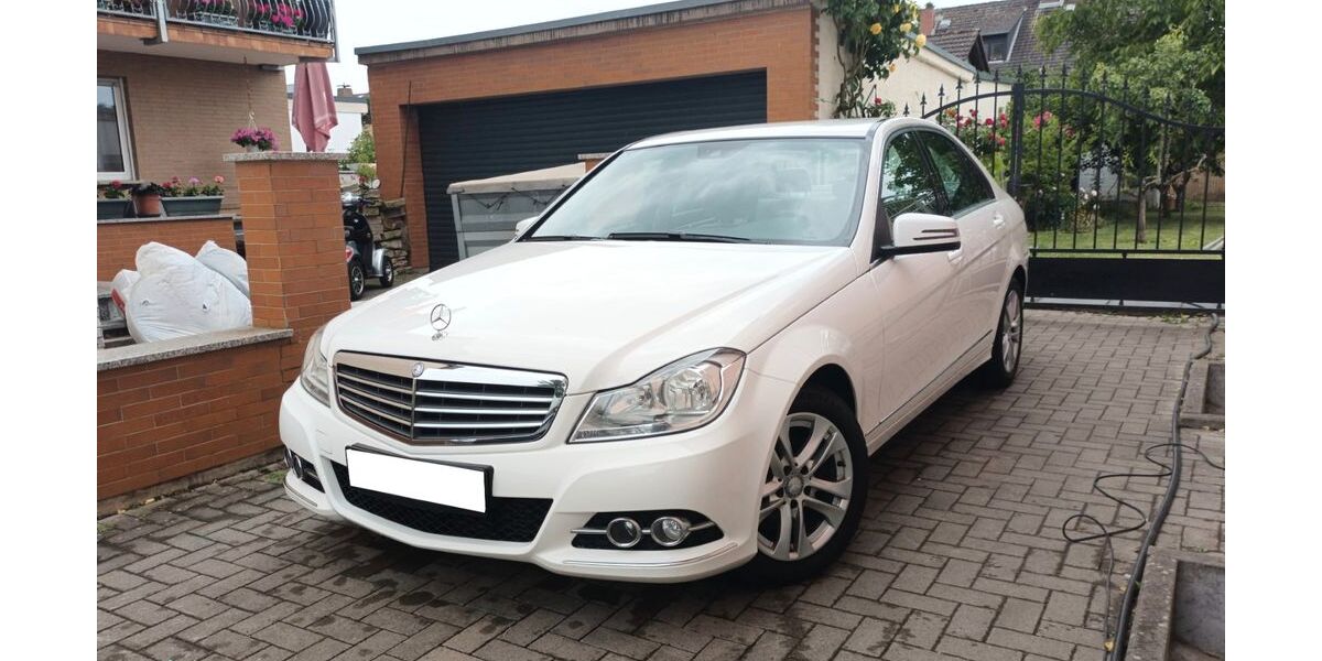 Mercedes-Benz C 220 129.500 km 14.200 &euro; Frankfurt 60529