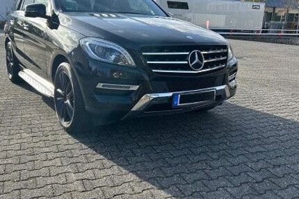Mercedes-Benz ML 400 217.200 km 18.690 &euro; Frankfurt am Main 60386