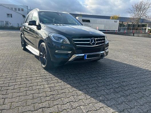 Mercedes-Benz ML 400 217.200 km 18.690 &euro; Frankfurt am Main 60386