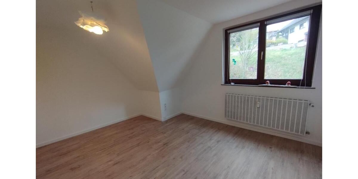 Dachgeschoßwohnung Krombach - 4.5 Zimmer, 94 m&sup2;, 1.010&euro; | Angebot:25951771