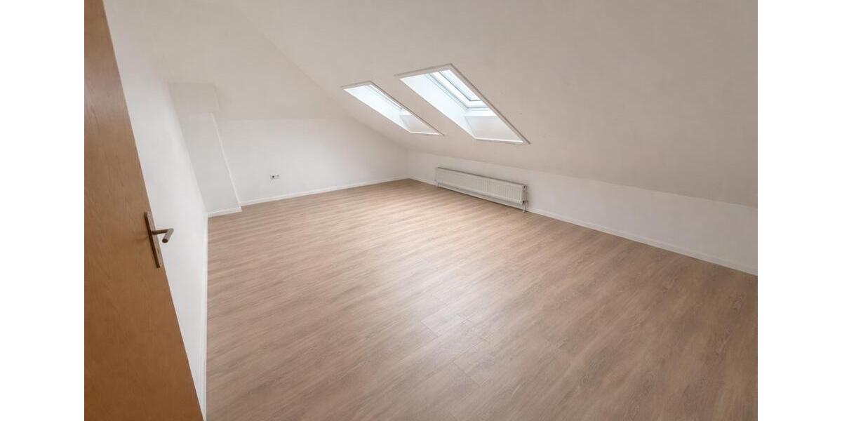 Dachgeschoßwohnung Neuberg - 4 Zimmer, 150 m&sup2;, 1.100&euro; | Angebot:25226003
