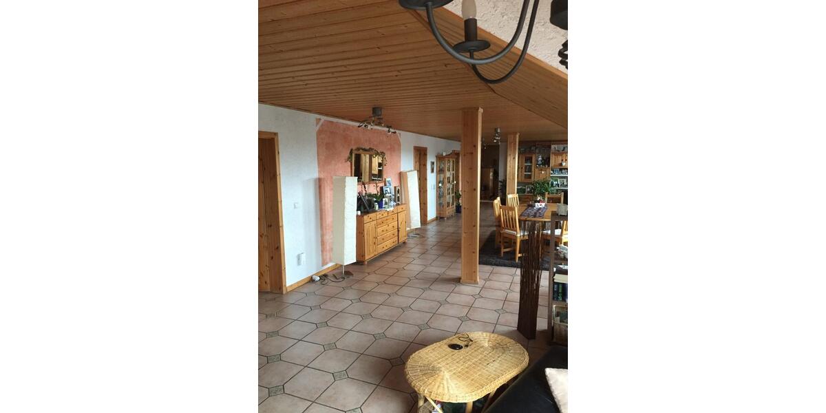 Dachgeschoßwohnung Ranstadt - 6 Zimmer, 210 m&sup2;, 250.000&euro; | Angebot:25871007