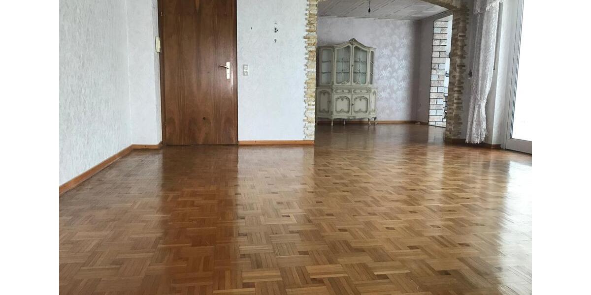 Einfamilienhaus Altenstadt - 9 Zimmer, 280 m&sup2;, 2.200&euro; | Angebot:25760695