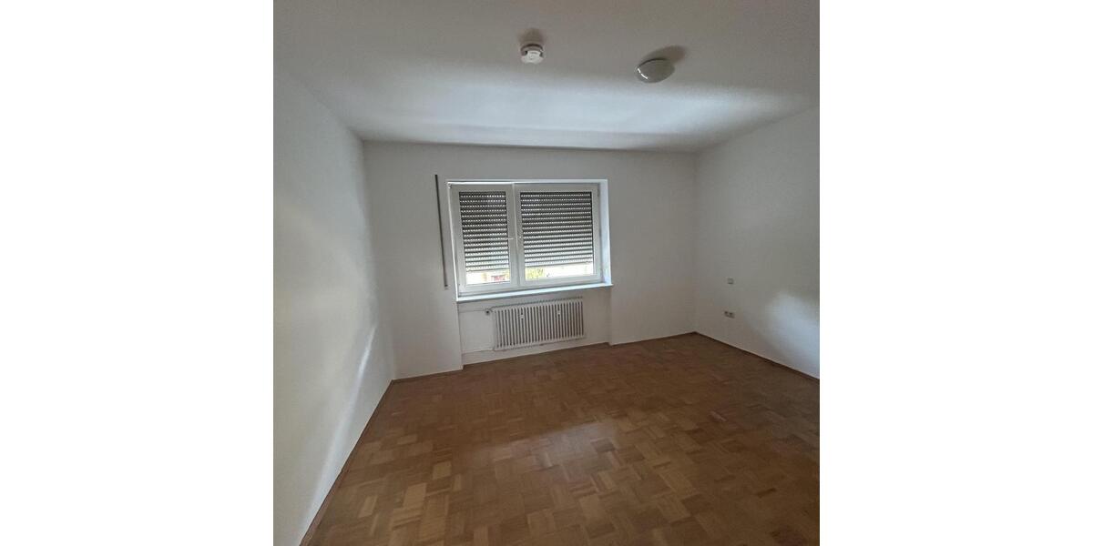 Etagenwohnung Frankfurt am Main Ost - 3 Zimmer, 80 m&sup2;, 1.300&euro; | Angebot:23027842