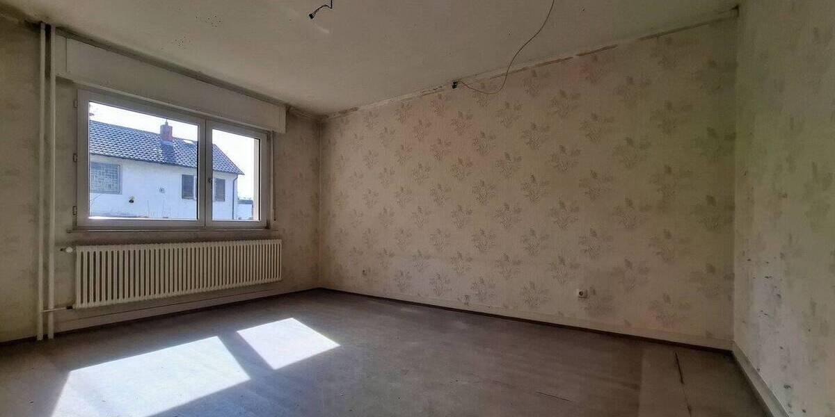 Doppelhaushälfte Frankfurt Sossenheim - 8 Zimmer, 180 m&sup2;, 495.000&euro; | Angebot:25916312