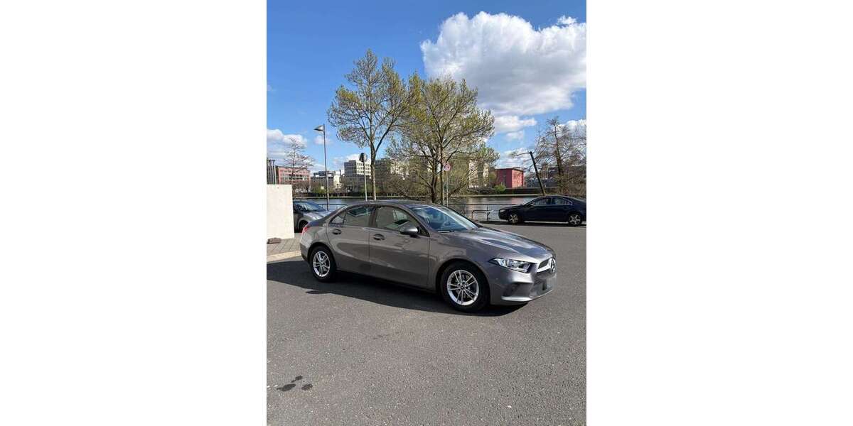 Mercedes-Benz 180 29.100 km 25.000 &euro; Frankfurt am Main 60326