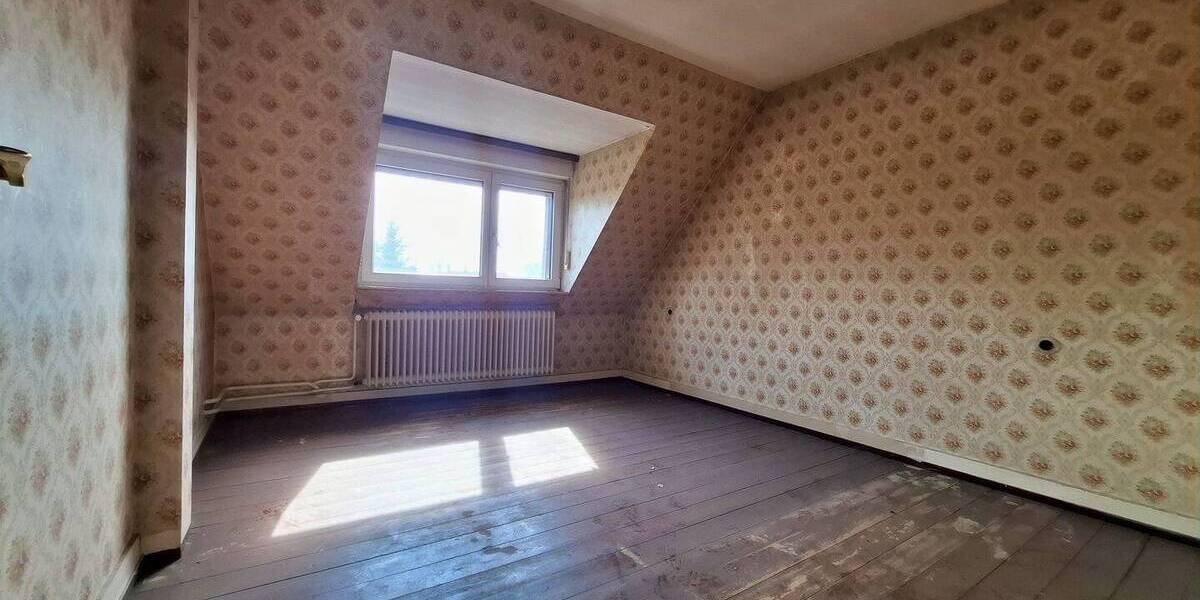 Doppelhaushälfte Frankfurt Sossenheim - 8 Zimmer, 180 m&sup2;, 495.000&euro; | Angebot:25916312