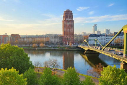 Wohnung Frankfurt am Main Ostend - 4 Zimmer, 170 m&sup2;, 3.400&euro; | Angebot:24336980